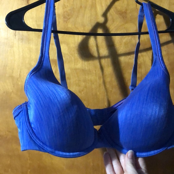 5 Bras - Picture 3 of 9